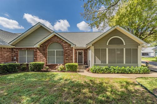 918 Bridges Dr, Arlington, TX, 76012-2047 | Card Image
