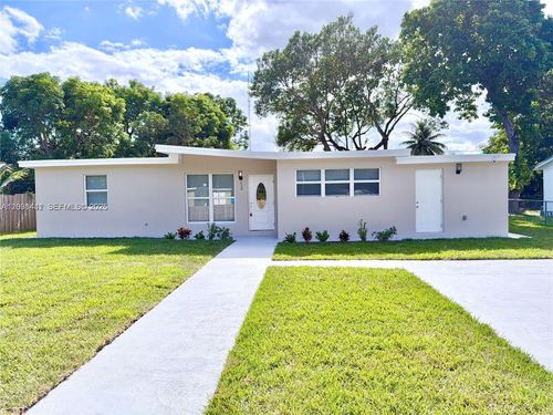 124 Harvard Rd, West Park, FL, 33023-6168 | Card Image
