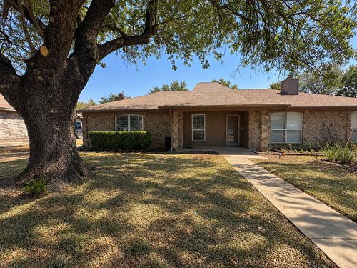806 Blessing Creek Dr, Euless, TX, 76039-3427 | Card Image