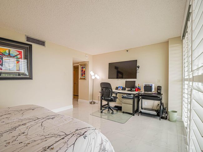 806 - 3100 N Highway A1a, Condo with 3 bedrooms, 2 bathrooms and null parking in Hutchinson Island FL | Image 35