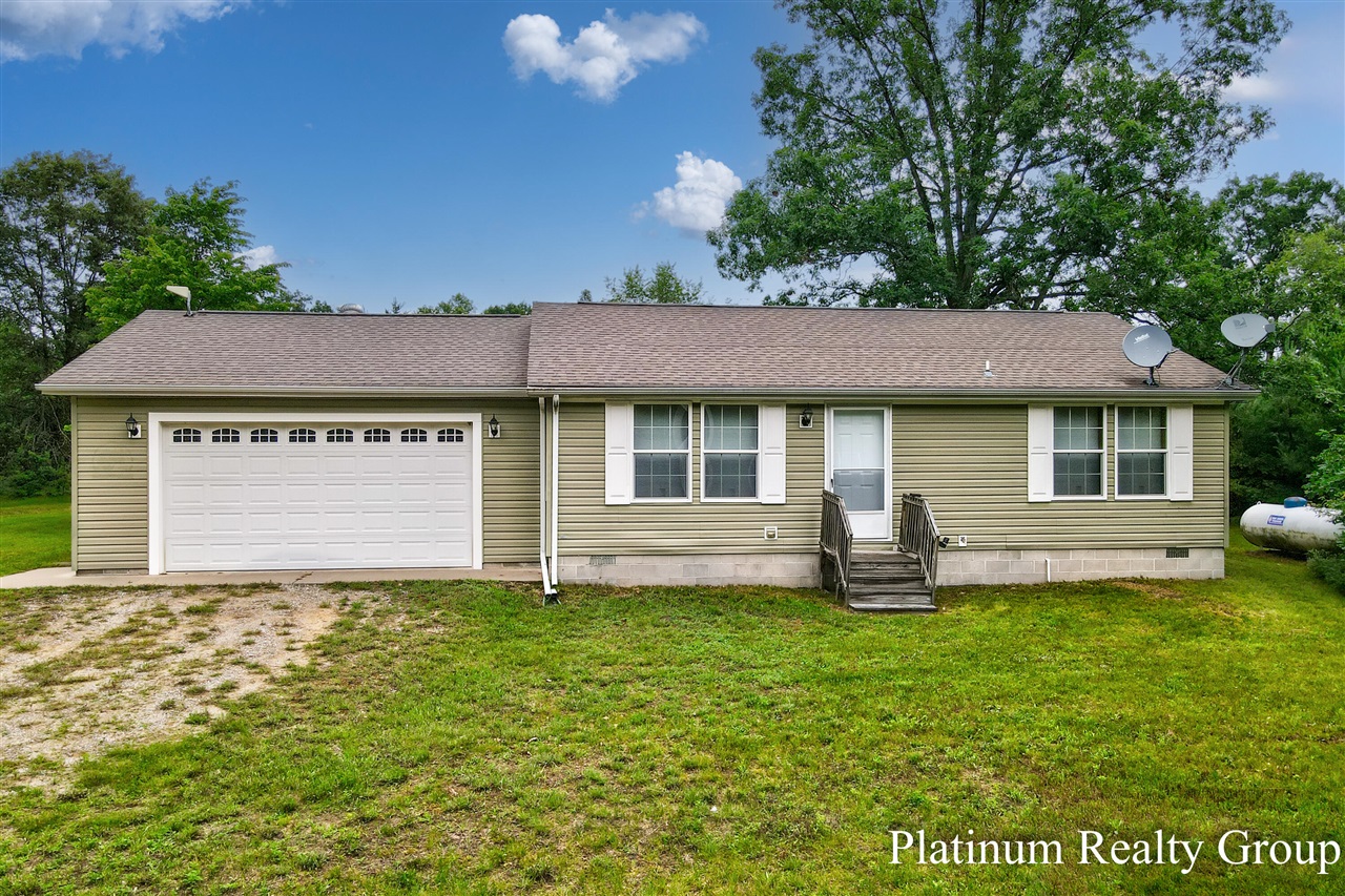 13 Mile Rd, Bitely, MI 49309