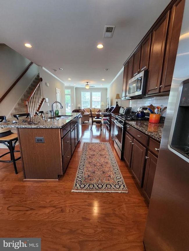 8952 Center St, Townhouse with 3 bedrooms, 3 bathrooms and null parking in Manassas VA | Image 4