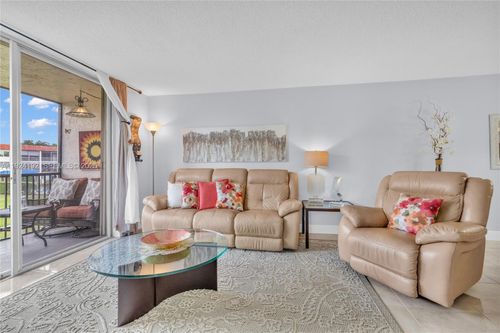 apt-210-9800 N Hollybrook Lake Dr, Pembroke Pines, FL, 33025-1577 | Card Image