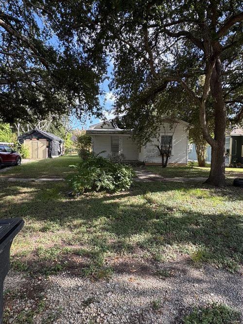 319 Morton Ave, Palacios, TX, 77465-4825 | Card Image