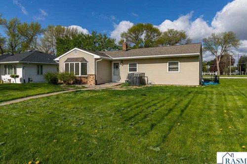 522 First St Se, Madelia, MN, 56062 | Card Image
