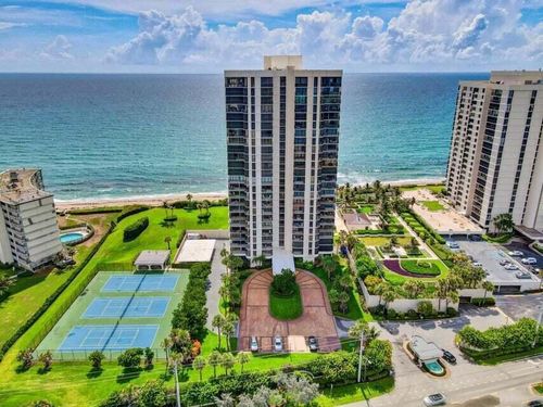11j-5380 N Ocean Dr, Riviera Beach, FL, 33404-2539 | Card Image