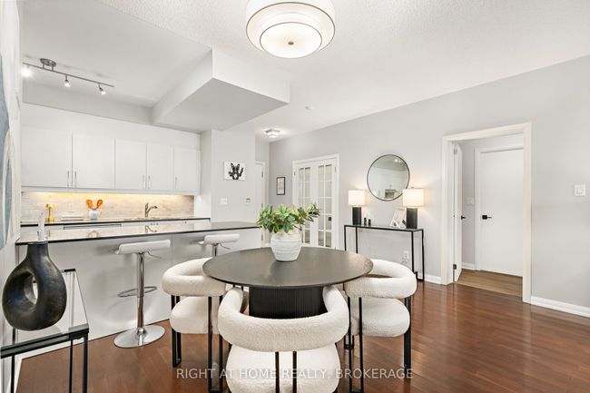 703 - 18 Beverley St, Condo with 3 bedrooms, 2 bathrooms and 2 parking in Toronto ON | Image 8