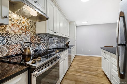 apt-306-100 High Point Dr, Hartsdale, NY, 10530-1133 | Card Image