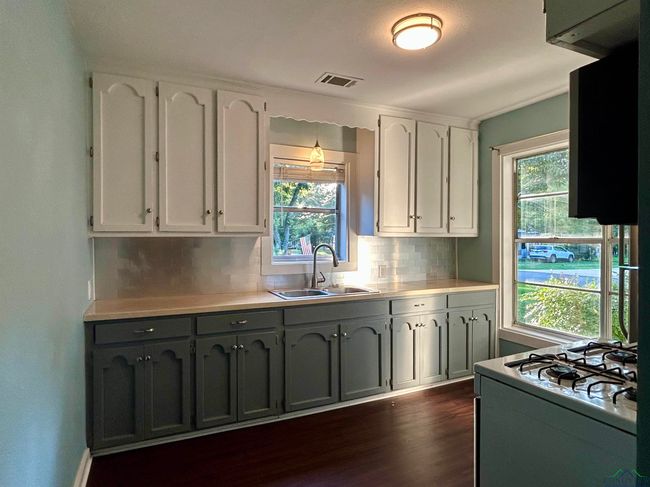 2400 Holmes Rd, House other with 2 bedrooms, 1 bathrooms and null parking in Marshall TX | Image 8