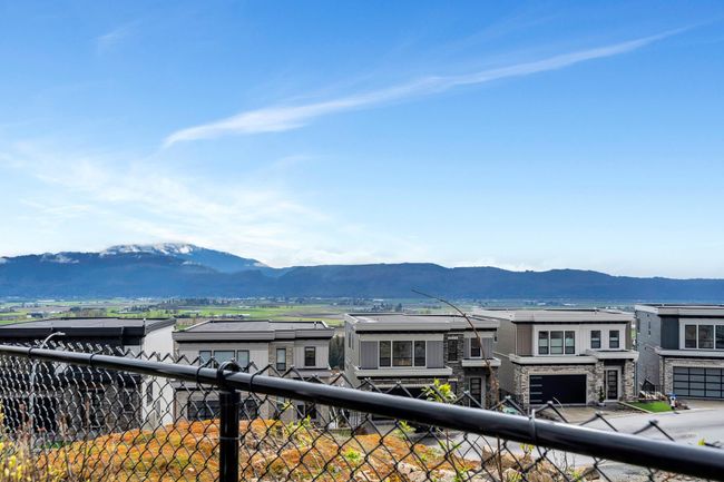 2282 Mountain Drive, House other with 3 bedrooms, 2 bathrooms and 6 parking in Abbotsford BC | Image 37