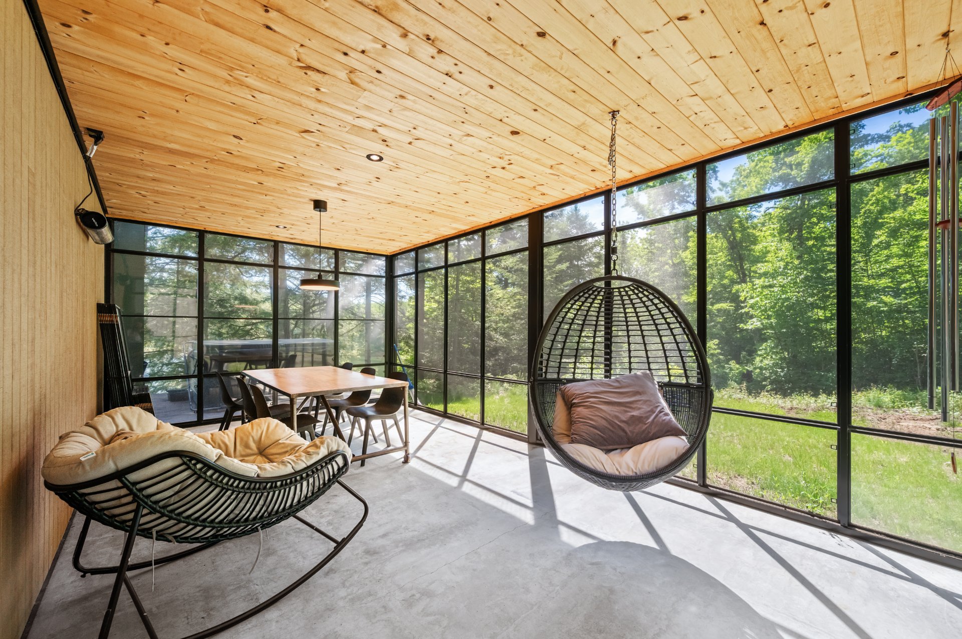 Residential in Grenville-sur-la-Rouge 5