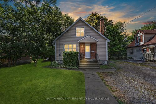 720 Brock St, Kingston, ON, K7L1W2 | Card Image