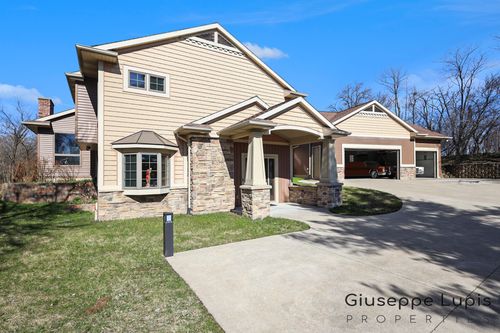4899 8th Ave Sw, Grandville, MI, 49418-9640 | Card Image