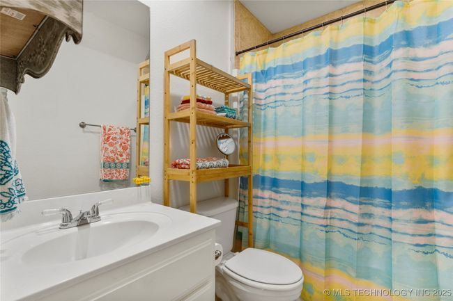 upstairs second bathroom | Image 45
