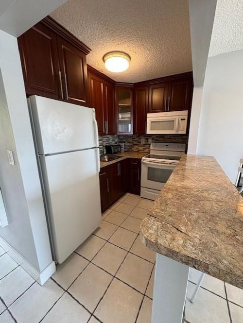 apt-302-365 Ne 125th St, North Miami, FL, 33161-4663 | Card Image