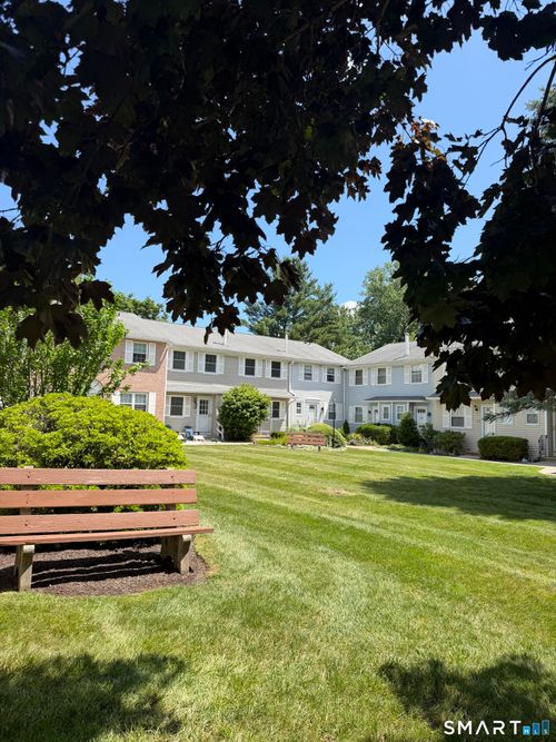 142-142 E Gate Ln, Hamden, CT, 06514-2234 | Card Image