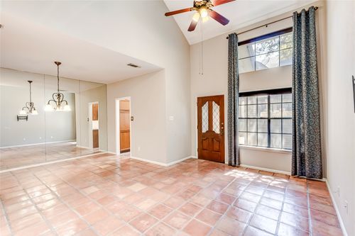 apt-19-10819 Crown Colony Dr, Austin, TX, 78747-1633 | Card Image