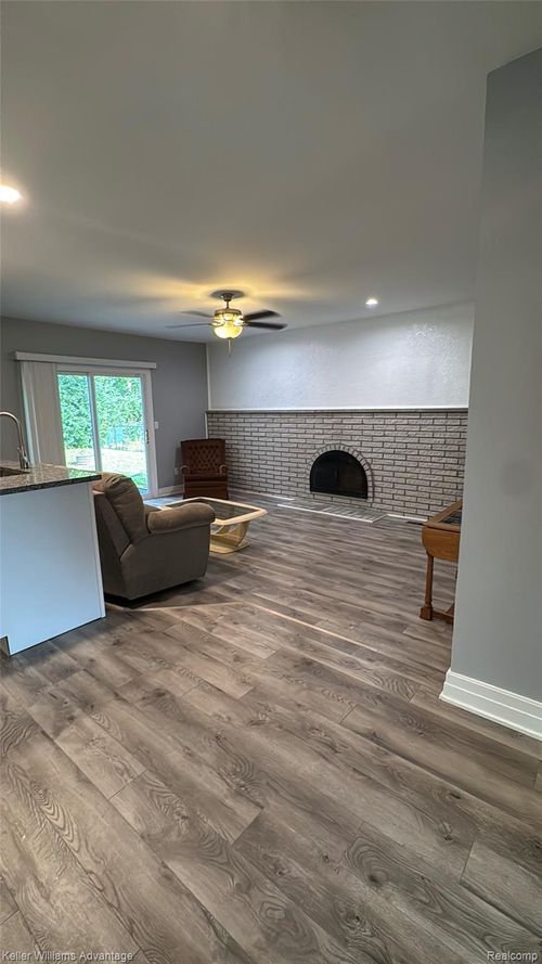 5975 Beaufort Dr, Canton, MI, 48187-3145 | Card Image