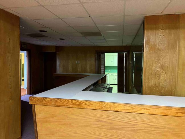 Large counter area off the kitchen | Image 20