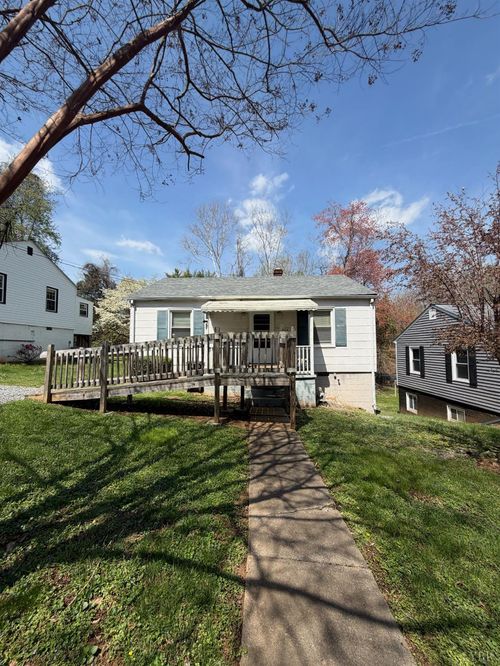 612 Thomas Road, Lynchburg, VA, 24502 | Card Image