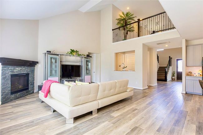 2208 Rocky Shores Ln, House other with 4 bedrooms, 4 bathrooms and 2 parking in Pearland TX | Image 6