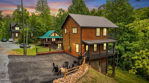 1642 Lake Dr, Gatlinburg, TN, 37738-5518 | Card Image