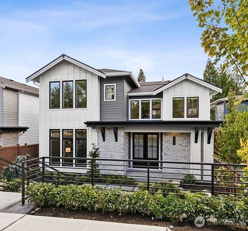 215 8th Ave W, Kirkland, WA, 98033-5319 | Card Image
