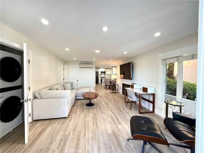 827 Cliff Dr, Condo with 2 bedrooms, 2 bathrooms and 1 parking in Laguna Beach CA | Image 6