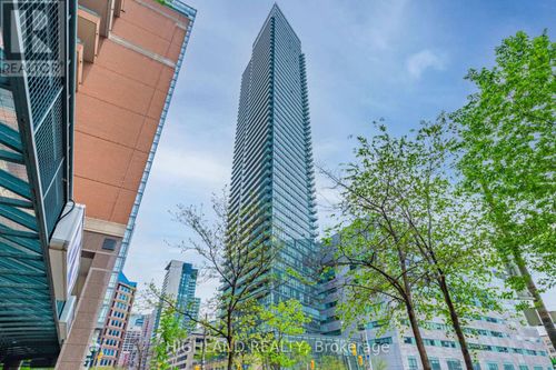 2409-832 Bay St, Toronto, ON, M5S1Z6 | Card Image