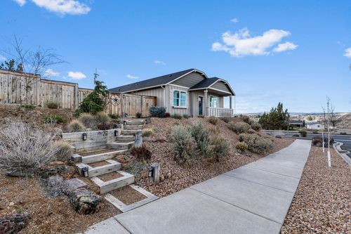 1017 Se Balsamroot Ln, Madras, OR, 97741-1631 | Card Image