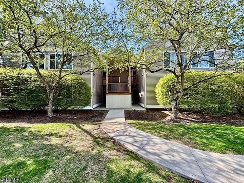 127-127 Falcon Ridge Way N, Hamburg, NJ, 07419-1146 | Card Image
