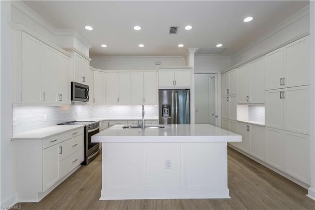 8925 Calypso Ct, Condo with 2 bedrooms, 2 bathrooms and 2 parking in Naples FL | Image 6