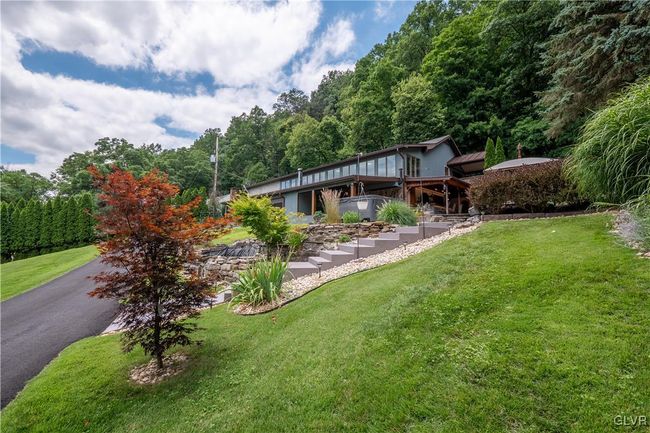 Beautifully landscaped | Image 51
