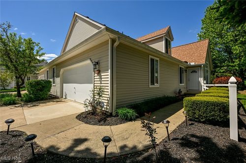 4212 Castle Rdg, Copley, OH, 44321-3045 | Card Image