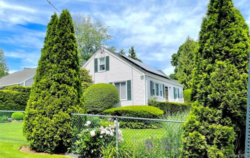 11 Brook Rd, Port Chester, NY, 10573-3148 | Card Image