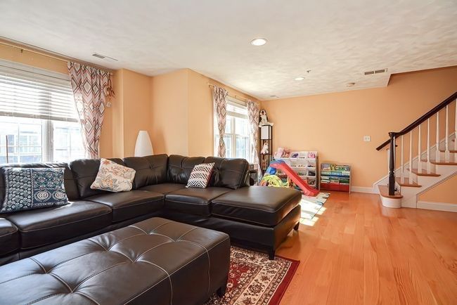 UNIT-4 - 1 Olson St, House attached with 2 bedrooms, 3 bathrooms and 1 parking in Wilmington MA | Image 5