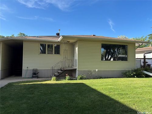 104 Claustre Ave, Maple Creek, SK, S0N1N0 | Card Image