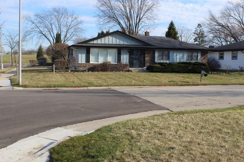 10345 W Sylvia St, Milwaukee, WI, 53224-2620 | Card Image