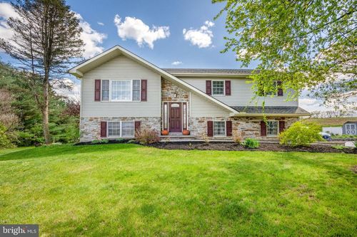 148 Station Rd, BERNVILLE, PA, 19506-8820 | Card Image