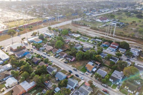 555 W 2nd St, Riviera Beach, FL, 33404-7615 | Card Image