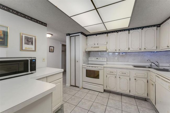 APT-403 - 851 Bayway Blvd, Condo with 2 bedrooms, 2 bathrooms and null parking in CLEARWATER BEACH FL | Image 38