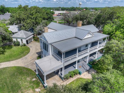 214 S Pecan Ave, Luling, TX, 78648-2608 | Card Image