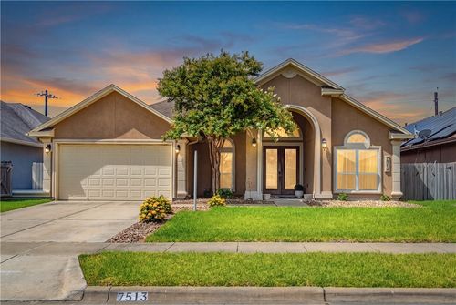 7513 E Lake Dr, Corpus Christi, TX, 78414-2107 | Card Image