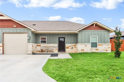 145 Navarro Xing, Seguin, TX, 78155-3016 | Card Image
