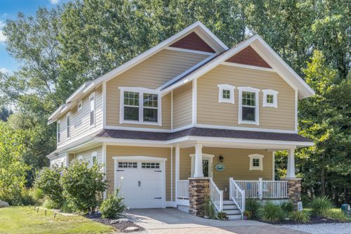 705 Meadow Dr, South Haven, MI, 49090-8657 | Card Image