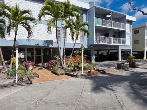 a-302-1735 Ne 164th Street, North Miami Beach, FL, 33162 | Card Image