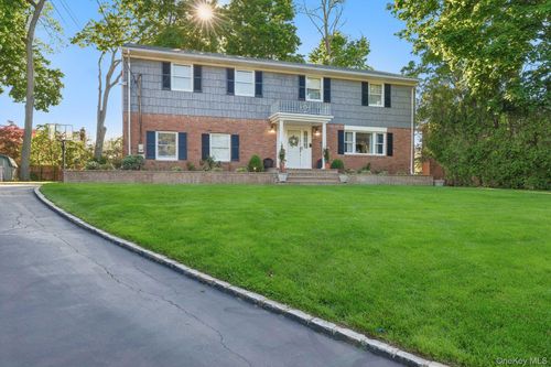 3 Camsanette Ct, Glen Cove, NY, 11542-3913 | Card Image