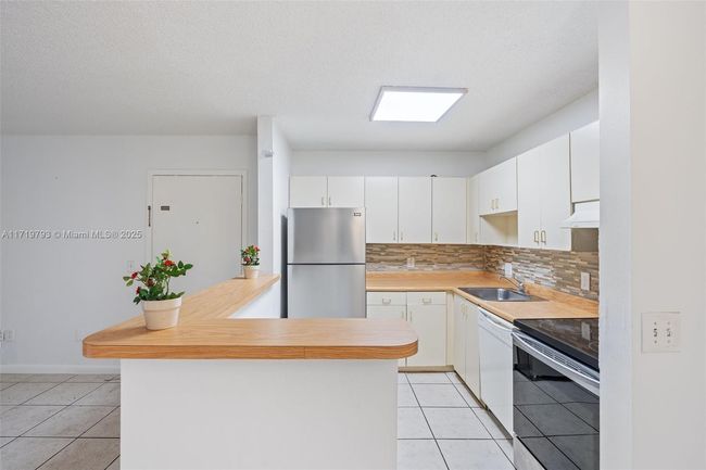 APT-106E - 9729 Hammocks Blvd, Condo with 2 bedrooms, 1 bathrooms and null parking in Miami FL | Image 18