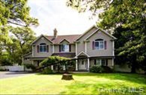 97 Chestnut St, Mount Sinai, NY, 11766-2326 | Card Image