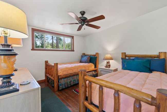 Upstairs Bedroom | Image 19